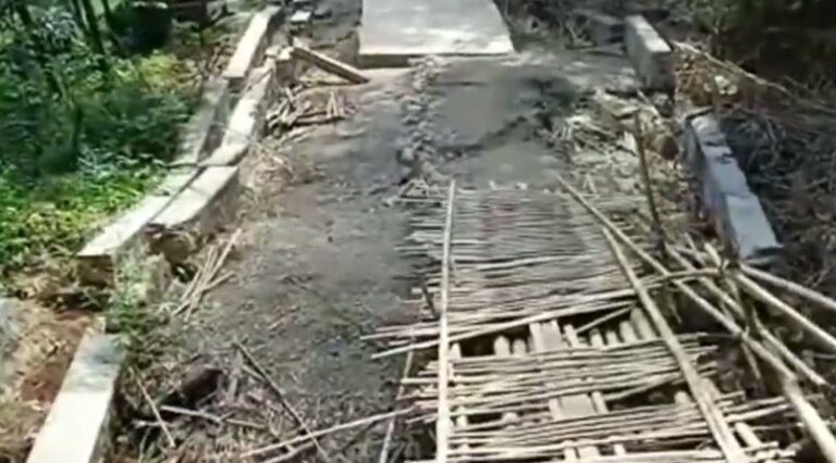 Jalan Terputus Akibat Longsor, Dua Kecamatan di Purwakarta Terisolir