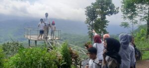 Yuk! Liburan ke Puncak Bangku di Rancah Kabupaten Ciamis, Wisata Negeri di Atas Awan yang Menawan