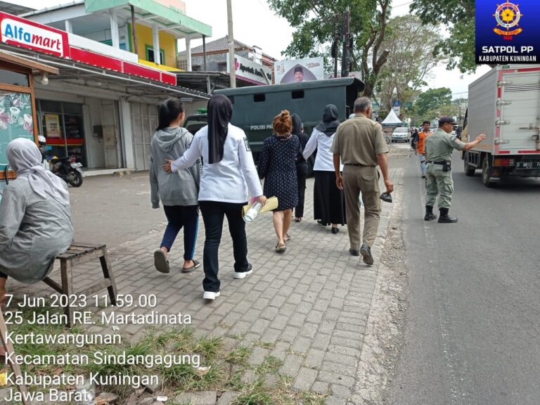 Kamar Kostan Digerebek Petugas Satpol PP, Amankan 4 Pasang Ramaja dalam Satu Kamar di Sindangagung, Kuningan