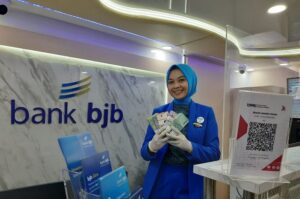 Customer service bank bjb layani nasabah.