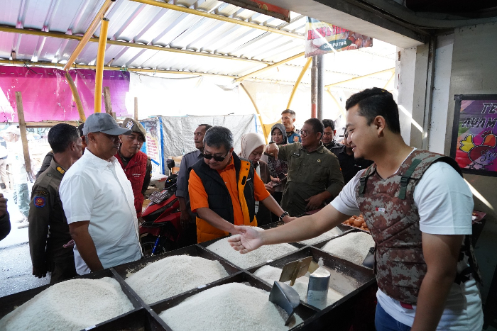 Atasi Kenaikan Harga Beras Dampak dari Kekeringan, Bupati Garut, Rudy Gunawan Distribusikan 100 Ton, Gratis