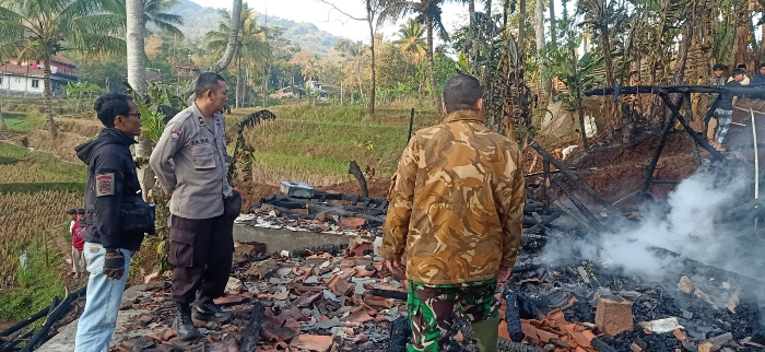 Gegara Lupa Matikan Tungku Satu Bangunan Pondok Pesantren Attoyibah di Cibatu, Garut, Ludes Terbakar