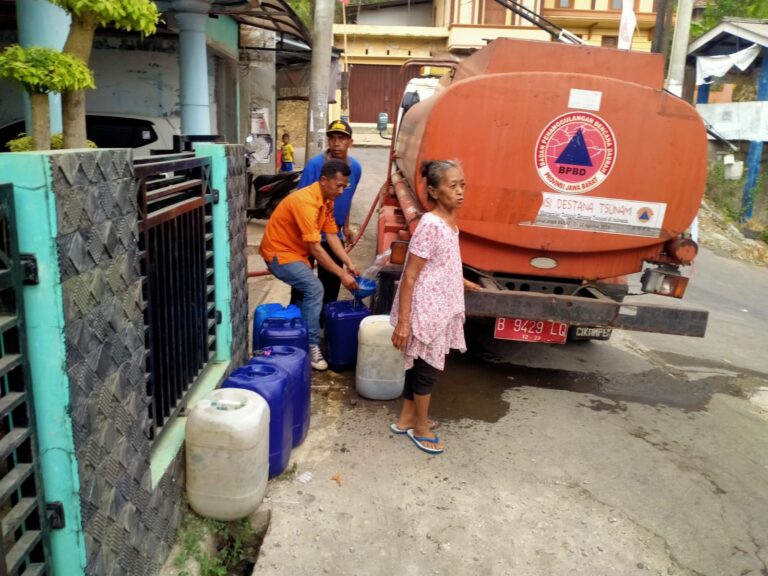 Ribuan Warga di 8 Desa 4 Kecamatan di Kuningan Alami Krisis Air Bersih
