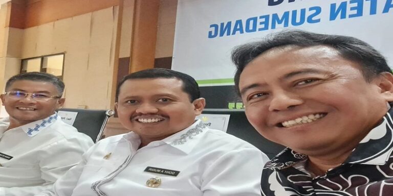 Dony Ahmad Munir dan Erwan Setiawan Lengser, Penjabat Bupati Sumedang Herman Suryatman Unggah Puisi