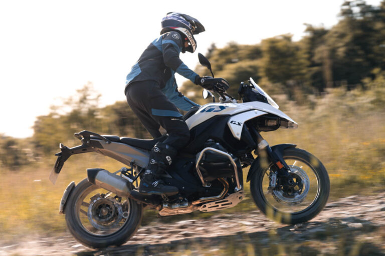 Motor Trail Premium Hadir! BMW R1300GS Punya Desain Menarik dengan Harga Fantastik, Worth It Dibeli?