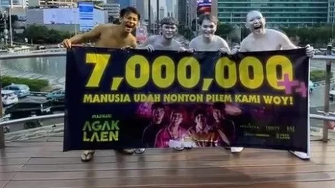 Tembus 7 Juta Penonton, Pemain Film ‘Agak Lain’ Penuhi Nazar jadi Manusia Silver, Intip Keseruaannya