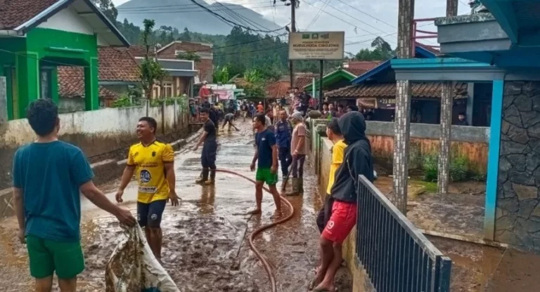 banjir terjang cisurupan