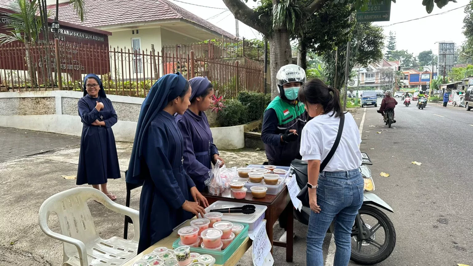 suster jualan makanan buka puasa