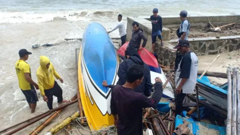 ratusan perahu rusak