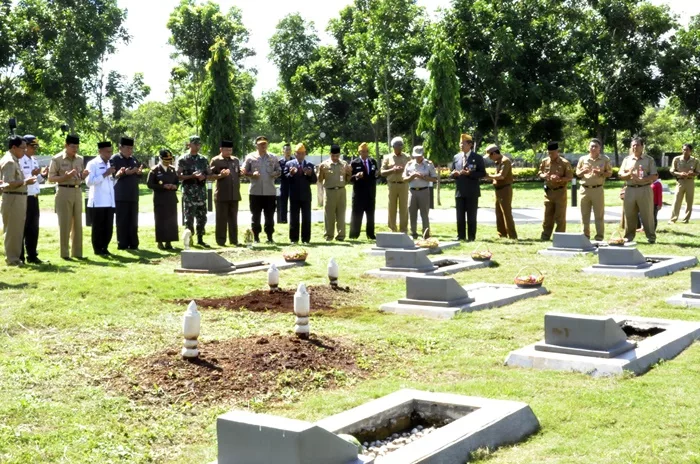 Bacaan Doa dan Tata Cara Ziarah Kubur Jelang Ramadhan 2024: Arab, Latin, dan Terjemahan