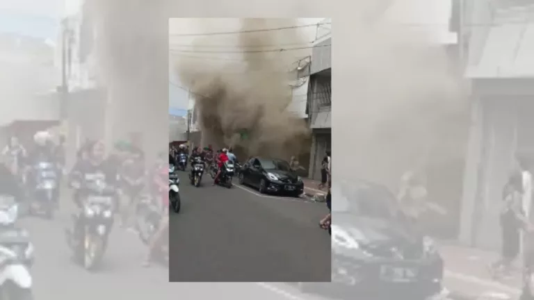 Breaking News! Terjadi Kebakaran di Jalan Cibadak Bandung, Diduga Kedai Mie