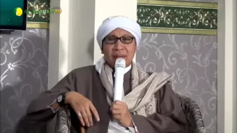 Sahkah Makmum Meninggalkan Bacaan karena Imam Tarawih Cepat? Ini Kata Buya Yahya