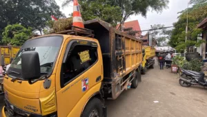 sopir truk mogok kerja