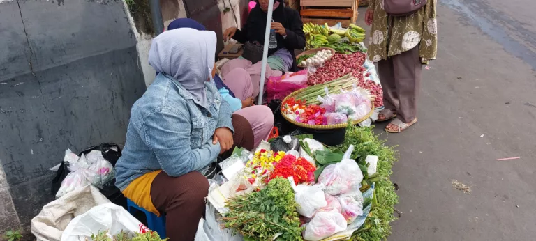 Pedagang bunga di pasar baru kuningan