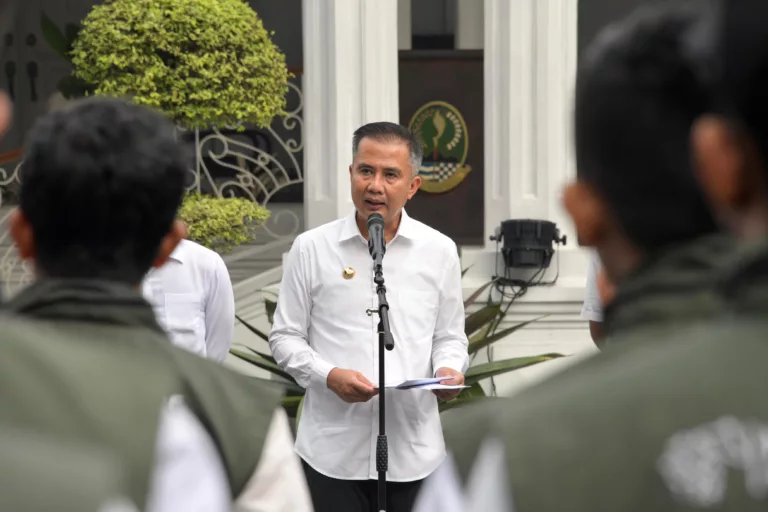 PJ Gubernur Jawa Barat Bey Machudin saat ditanya soal PPDB Jabar 2024