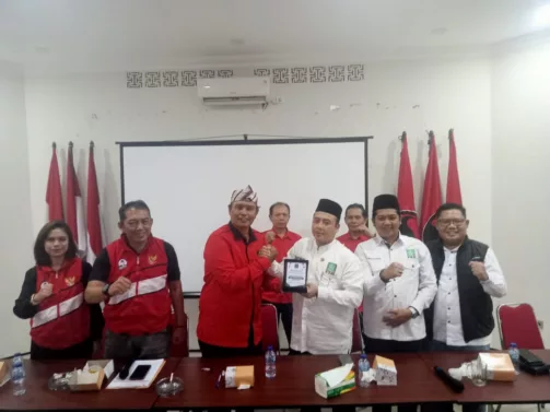 Ketua DPC PKB Kota Bandung H. Erwin Saat berkunjung ke kantor DPC PDIP untuk membahas Pilwakot Bandung