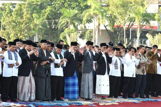 Bacaan Niat Sholat Idul Adha Makmum Bahasa Arab, Latin, dan Terjemahan Indonesia