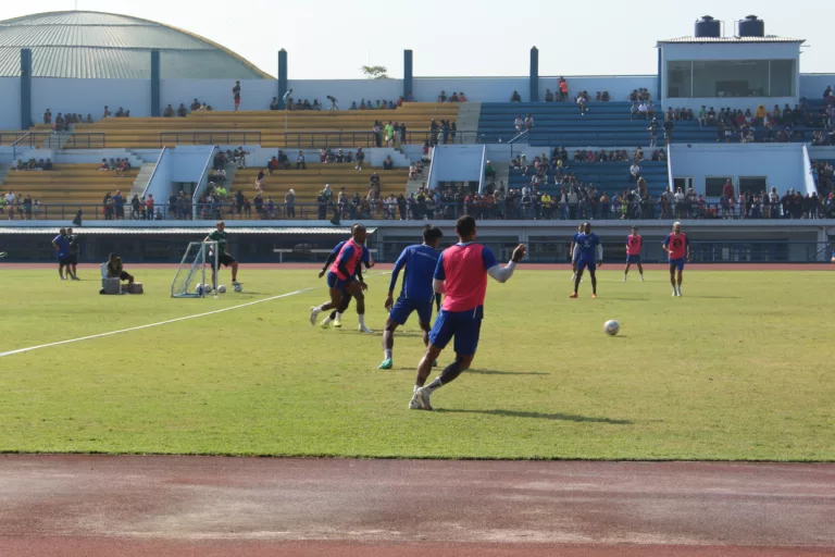 Pemain Persib Bandung saat melakukan sesi latihan di Stadion Arcamanik