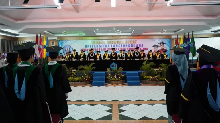 Universitas Langlangbuana Wisuda 425 Lulusan