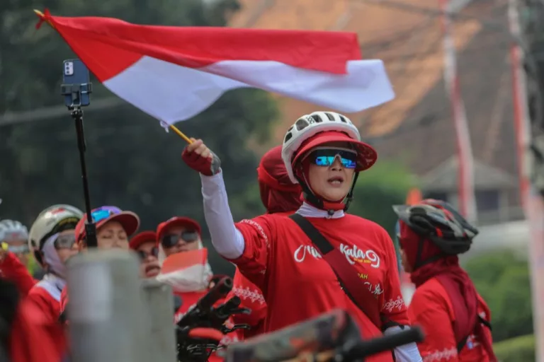 Sejumlah Warga Kota Bandung ikut dalam aksi Tiga Menit Untuk Indonesia dalam memeriahkan HUT RI