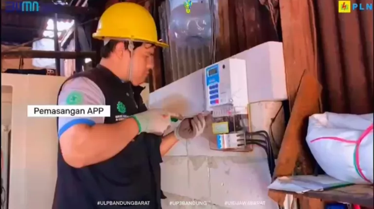 Menjelang Perayaan Hari Pelanggan Nasional, PLN Bandung energize tambah daya R2T/3.5 - R3T/23 kVA An Kusnadi.