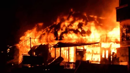 Kebakaran Hebat di Bandung, 17 September 2024 Malam Rumah Dua Lantai Hangus di Jalan Neptunus