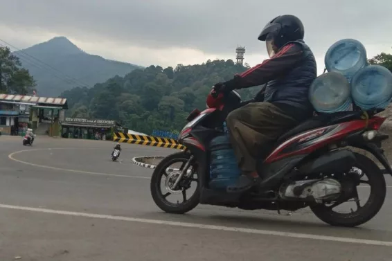 Kondisi jalur Punca Pass tampak lengang dari arus kendaraan, Senin (16/9/2024) petang pasca sempat terjadi kemacetan sejak kemarin pagi.