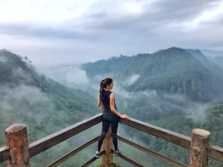 Salah satu tempat Liburan di Bandung, Tebing Keraton Panorama Kota dari Ketinggian