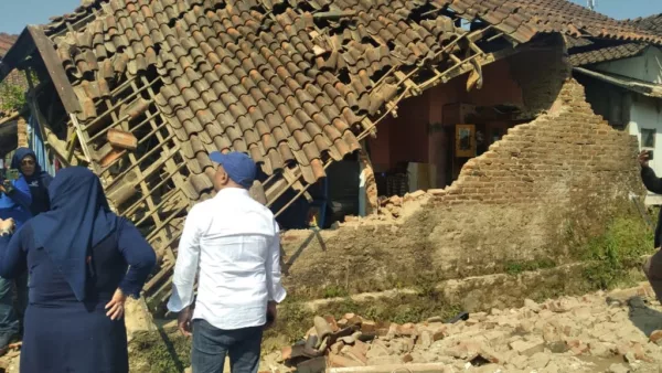 Rumah di Cihawuk Kertasari Kabupaten Bandung Ambruk Terdampak Gempa