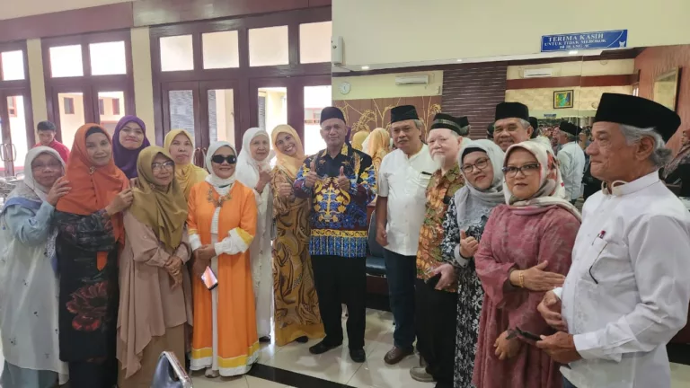 Pengajian bulanan Keluarga Besar Tolong Menolong Tapian Nauli (TMT) bersama Ustadz H. Tengku Maulana SM