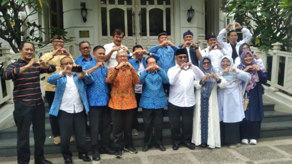 Calon Gubernur Jawa Barat, Ahmad Syaikhu, melakukan silaturahmi ke Paguyuban Pasundan di Jalan Sumatera no. 41, Kota Bandung, Senin 23 September 2024