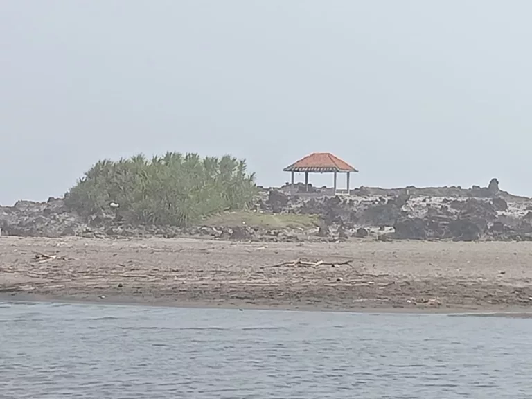 Pantai Karang Paranje