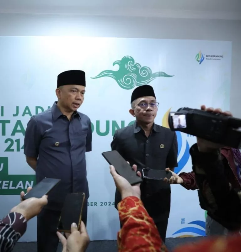 Ketua DPRD Asep Mulyadi Bersama Penjabat Wali Kota Bandung A. Koswara