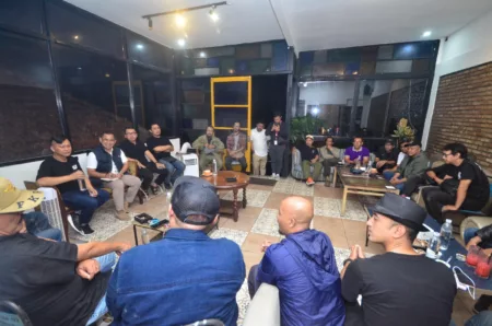 Penggiat event dan pertunjukan saat berdiskusi dengan calon Wali Kota Bandung Arfi Rafnialdi