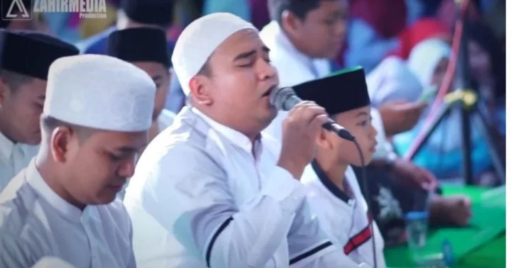 Berikut lirik Bil Azmi lengkap dengan terjemahan Bahasa Indonesianya