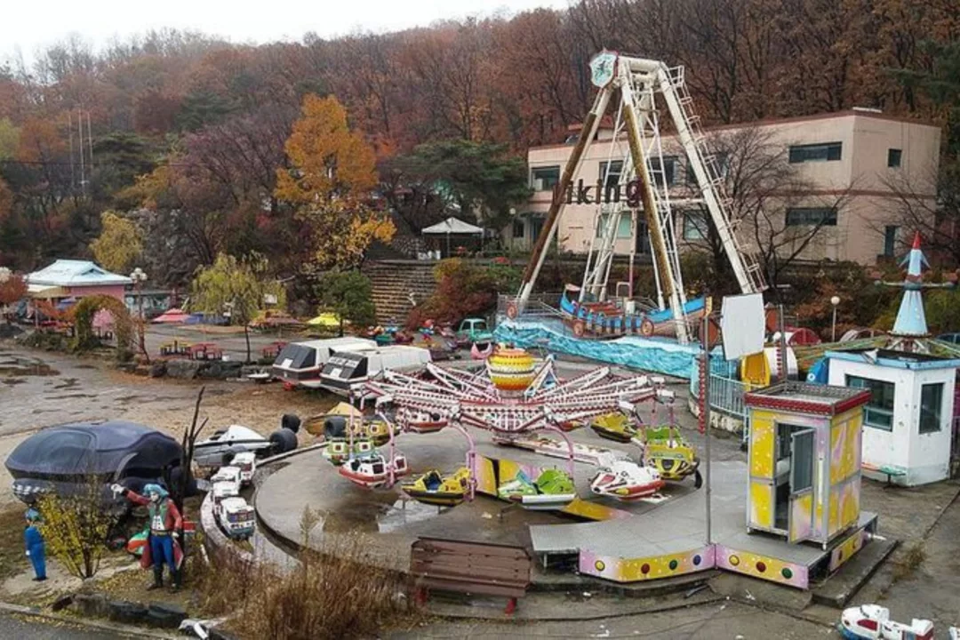 Yongma Land Abandoned Theme Park (Pinterest)