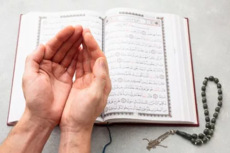 Keutamaan membaca surat Al Kahfi di malam Jumat