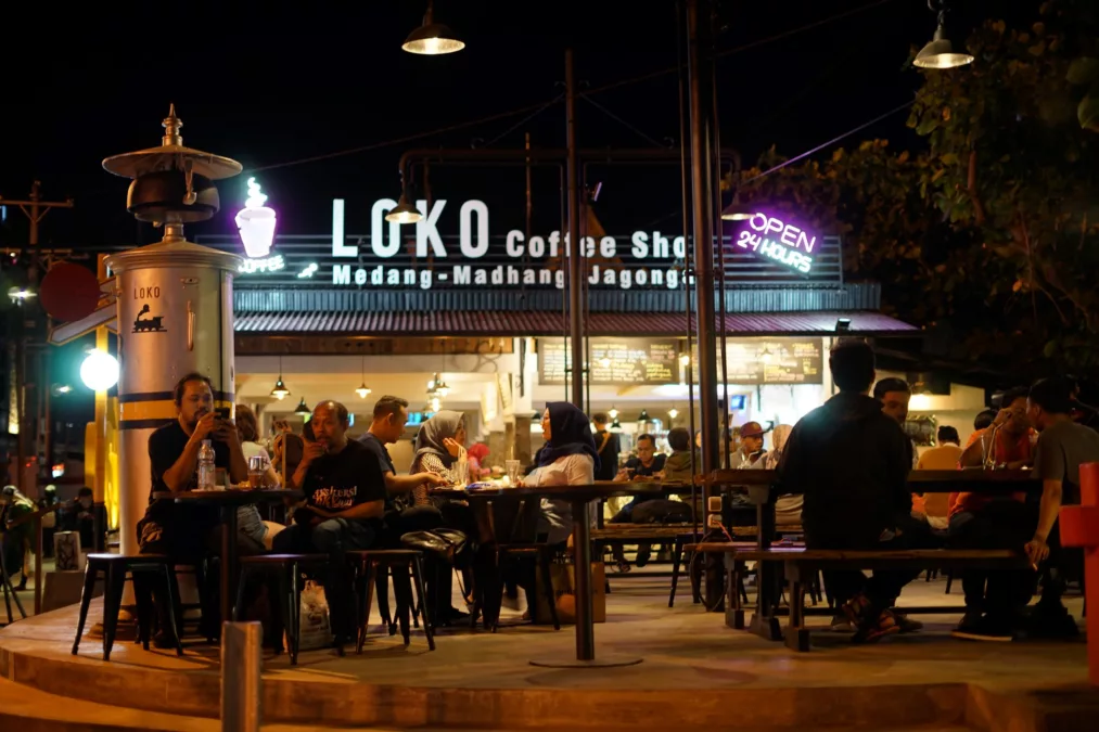 Menikmati Romantisme Jogja dari Loko Coffee Shop