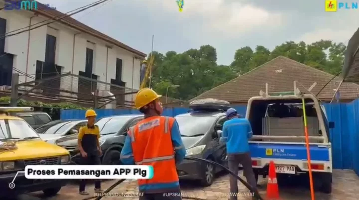 PLN Sambungkan Listrik Baru di PT KAI dalam Peringatan Hari Listrik Nasional ke-79