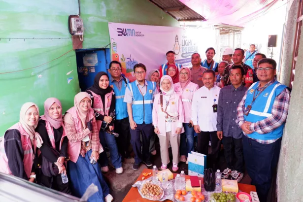 PLN UP3 Bandung Sambut Hari Listrik Nasional dengan Program Sosial Light Up The Dream