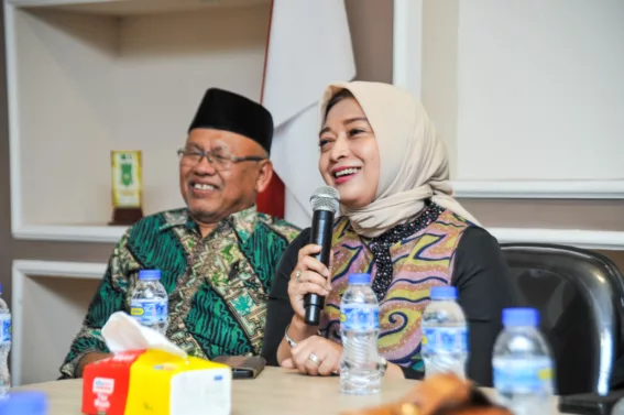 Yena Ma'soem saat bersilaturahmi dengan jajaran Pengurus Cabang Nahdlatul Ulama (PCNU) Kota Bandung