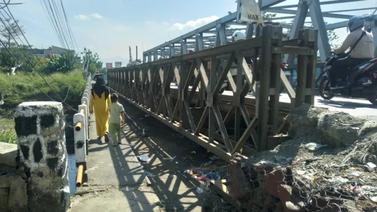 Kondisi Jembatan Dayeuhkolot Kabupaten Bandung Jawa Barat