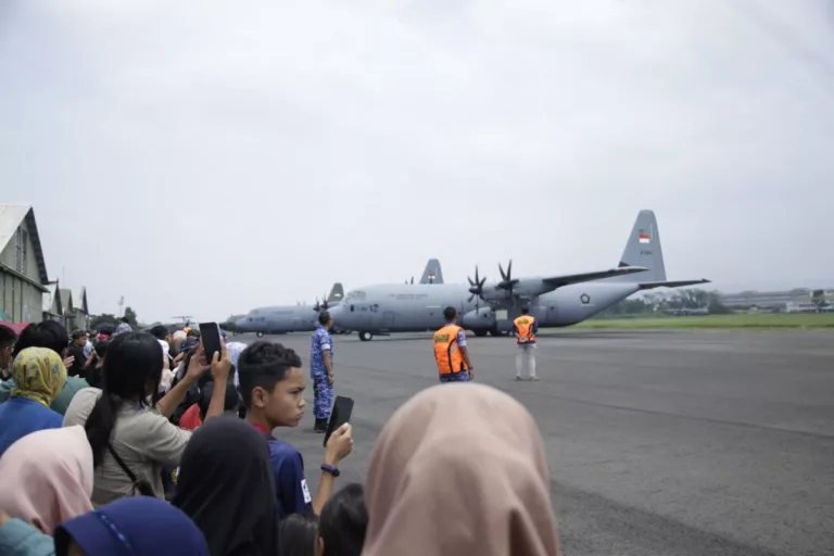 Open Base dan Static Show: Ribuan Orang Padati Bandara Husein Sastranegara