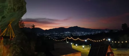 Romantisme Malam di Gunung Guntur: City Light yang Memukau dari Puncak