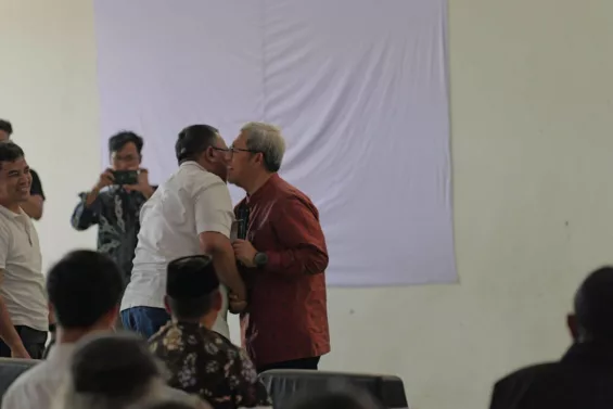 Ahmad Heryawan bertemu dengan Haru Suandharu