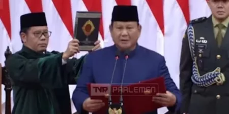 Prabowo Subianto Saat Mengucapkan Sumpah Jabatan Sebagai Presiden Indonesia