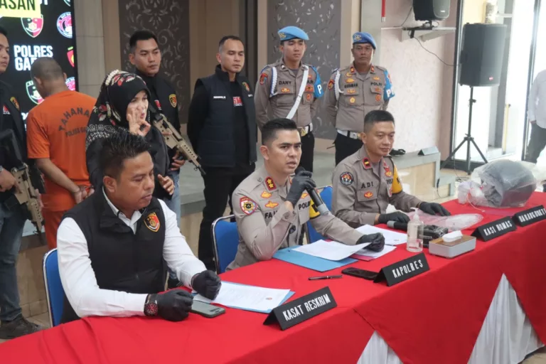 Dua Anggota kepolisian Polres Garut Diberhentikan Dengan Tidak Hormat