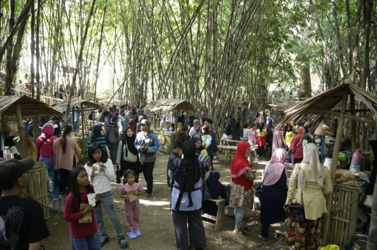 Pemkot Bandung Hidupkan Ibing Cisurupan Padaringan di Cibiru: Aktivasi Ruang Publik dan Seni Budaya