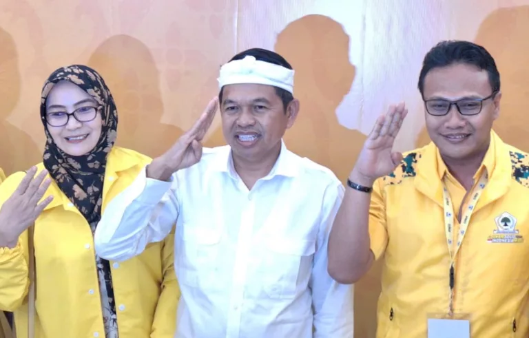 Cagub Jabar Dedi Mulyadi usai mengisi workshop pimpinan dan anggota Fraksi Golkar DPRD Jabar dan DPRD Kabupaten/Kota se-Jabar di Hotel Aryaduta Bandung, Kamis 24 Oktober 2024 / Azmy Yanuar Muttaqien