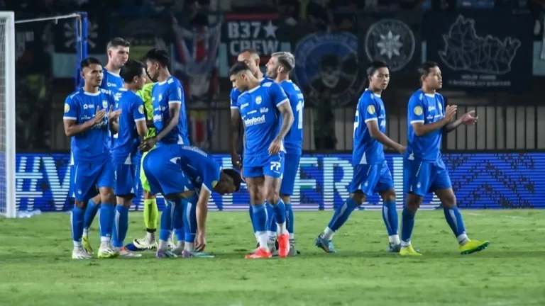 Jelang Persib vs Semen Padang : Maung Bandung Belum Pernah Menang atas Kabau Sirah di Era Liga 1